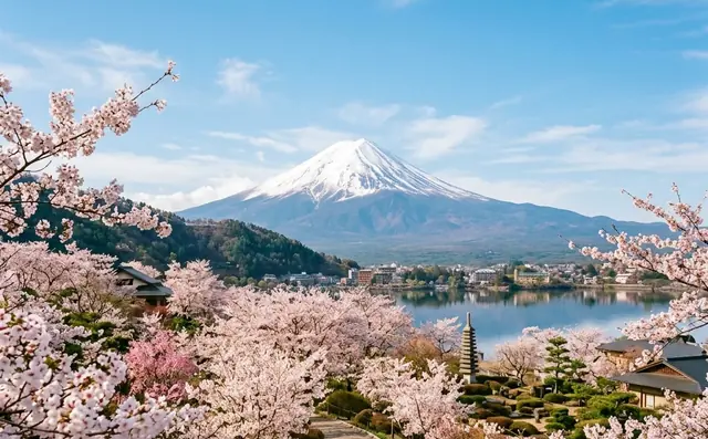 Monte Fuji con cerezos en flor